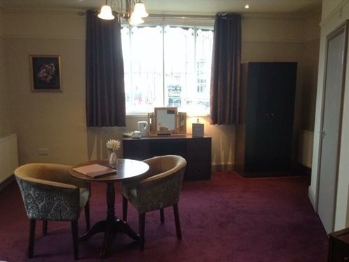 The Saddle 3* Chester